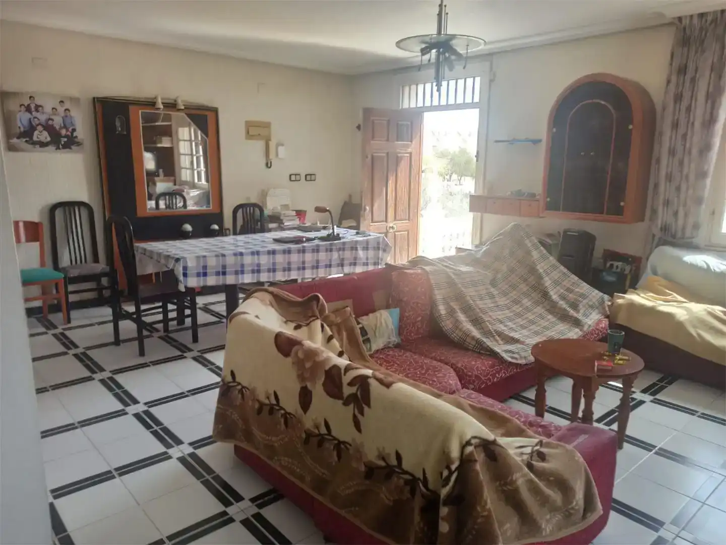 Sala d'estar de Casa o xalet en venda en Orihuela amb Jardí privat, Traster i Moblat