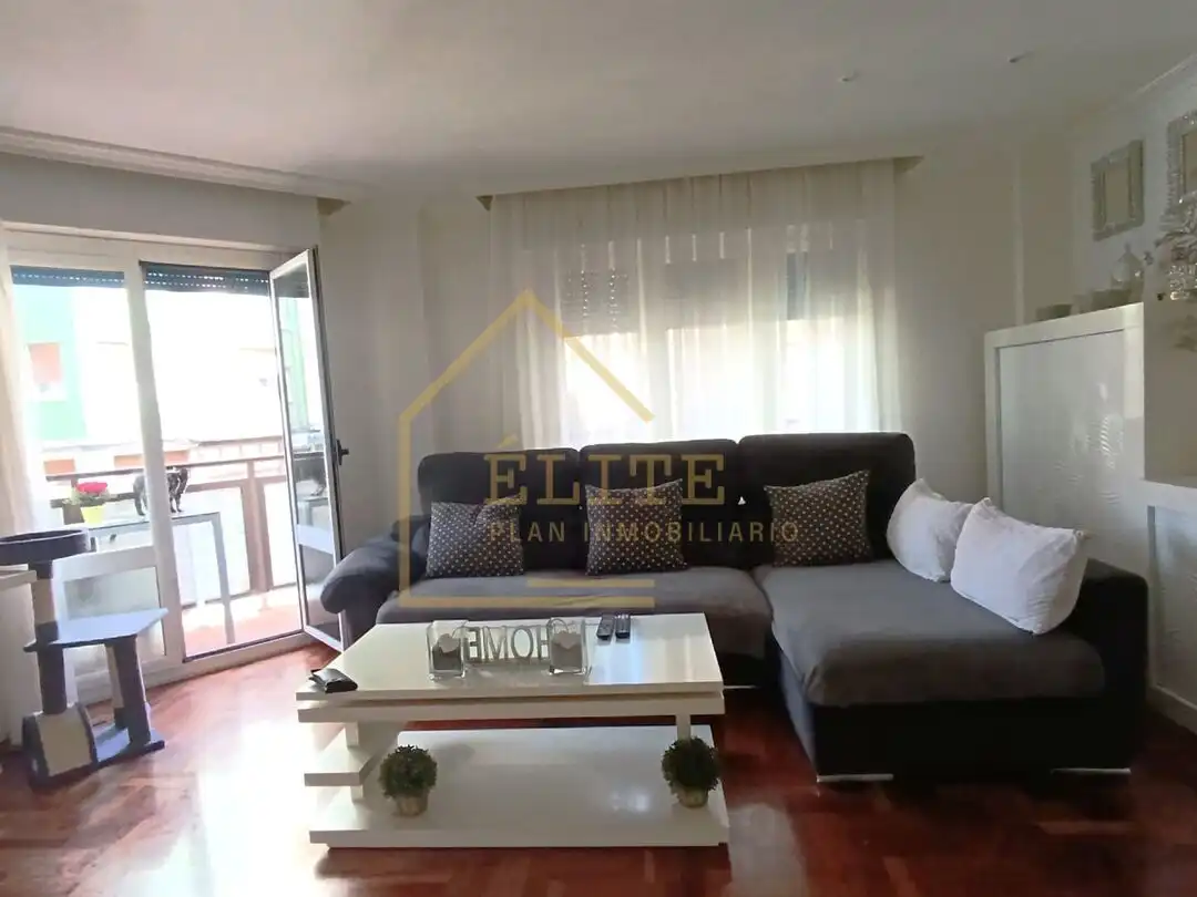 Sala de estar de Piso en venta en Santurtzi  con Calefacción, Amueblado y Balcón