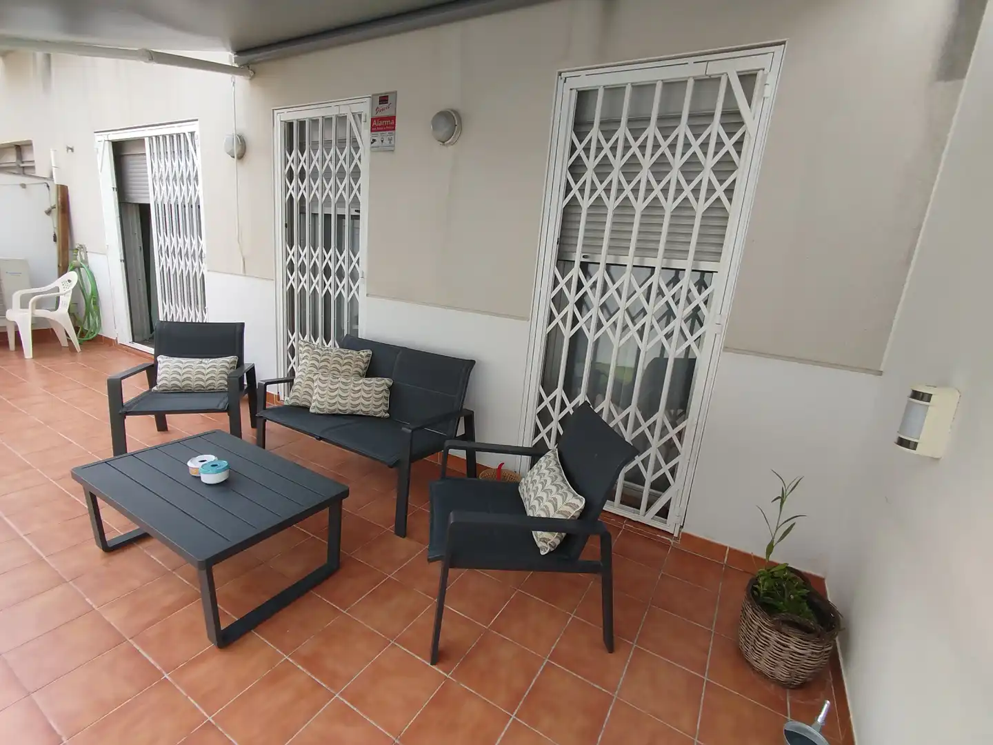 Terrasse von Wohnung zum Verkauf in Vilallonga del Camp mit Klimaanlage, Heizung und Privatgarten