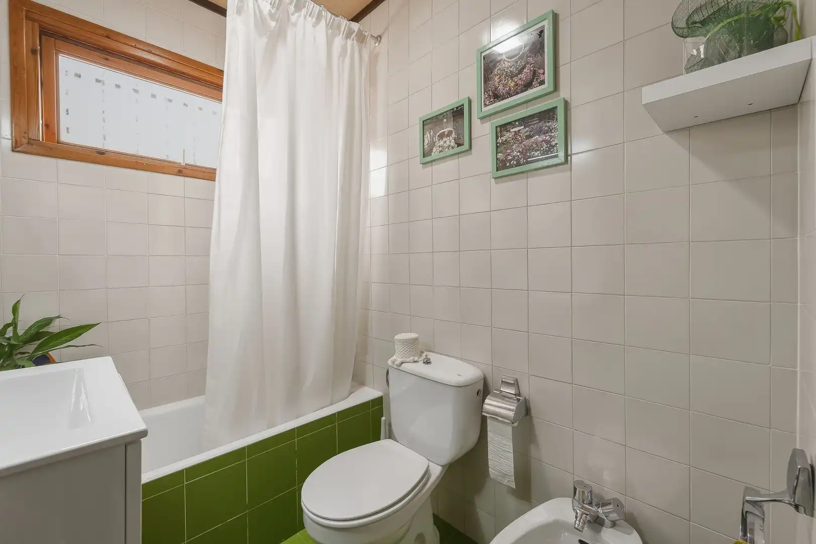 Bathroom of Houses for sale in Montjuïc
