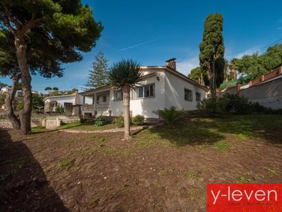 Vista exterior de Casa o xalet en venda en Vélez-Málaga amb Jardí privat, Terrassa i Traster