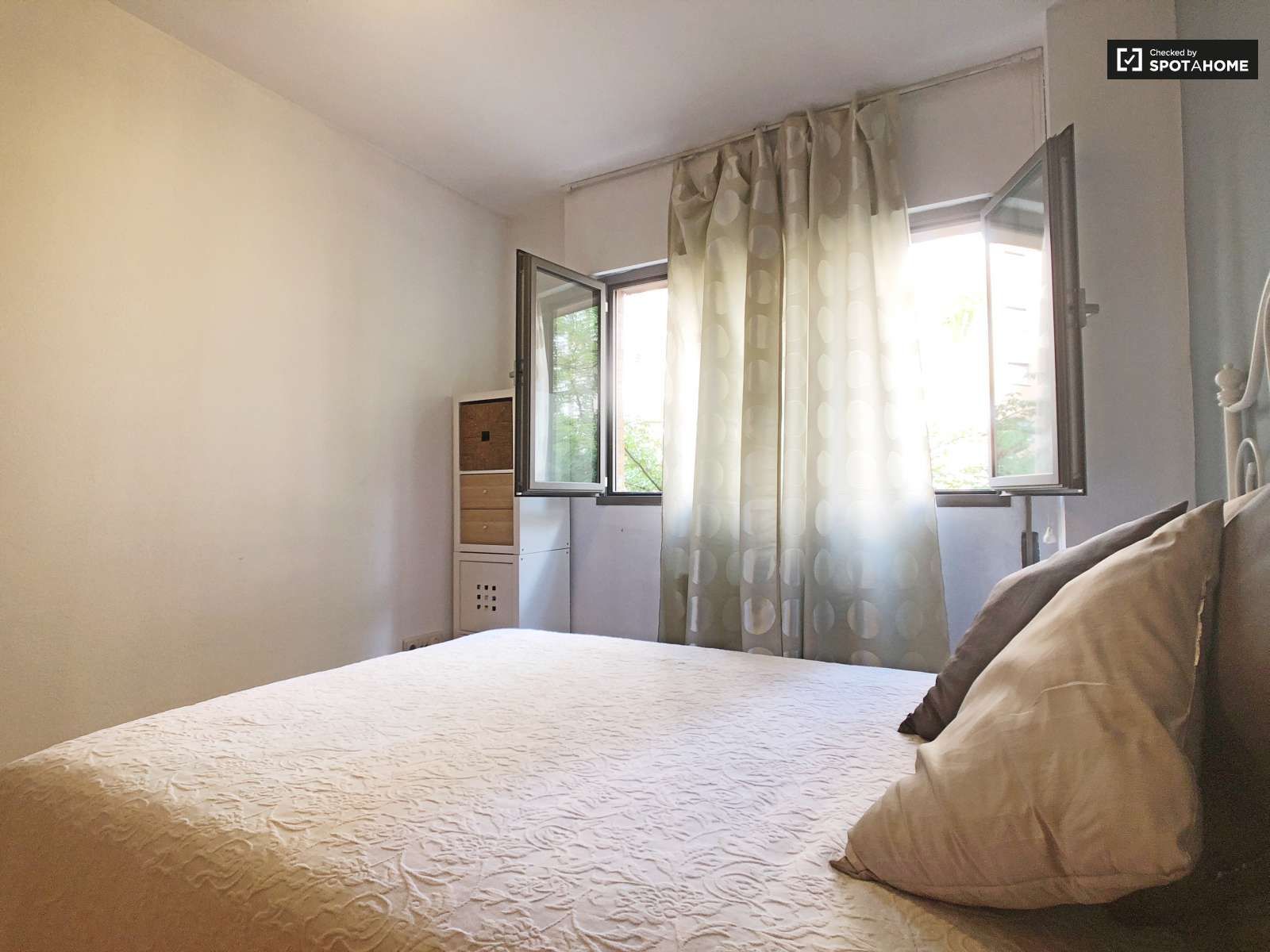 Bedroom of Flat to share in  Madrid Capital  with Air Conditioner, Heating and Terrace