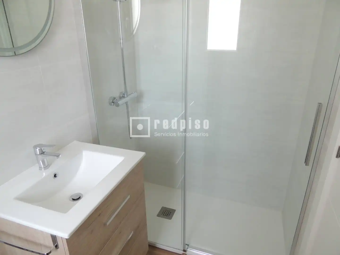 Bany de Apartament de lloguer en Madrid amb Aire condicionat, Calefacció i Terrassa