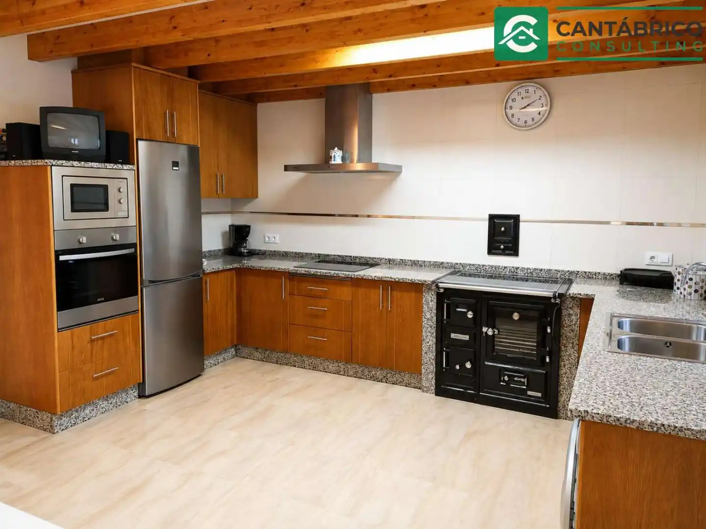 Küche von Haus oder Chalet zum Verkauf in Navia mit Heizung, Terrasse und Möbliert