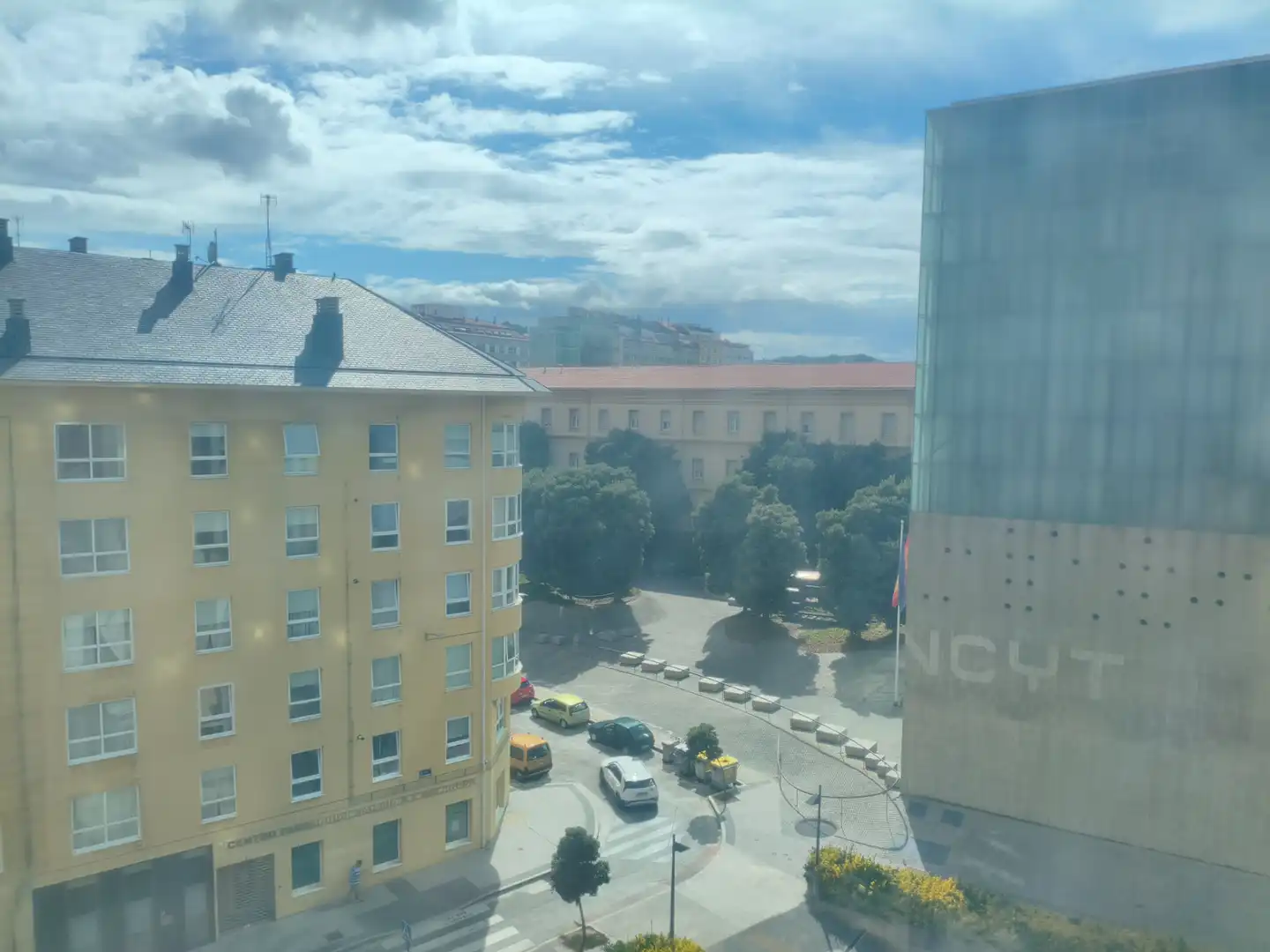 Außenansicht von Wohnung zur Miete in A Coruña Capital  mit Heizung, Parkett und Ofen