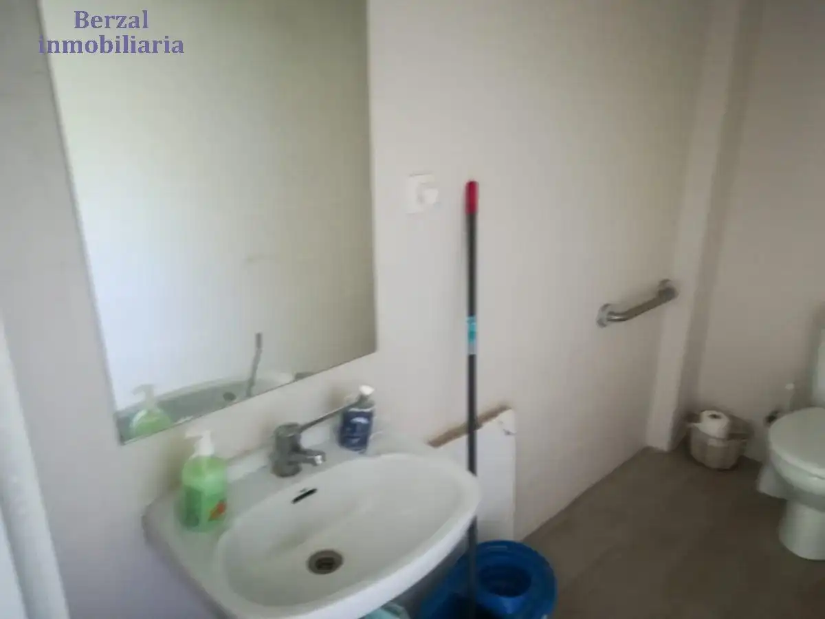 Bathroom of Office for rent in Oyón-Oion  with Heating and Furnished