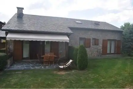 Casa aparellada amb piscina de lloguer a Fontanals de Cerdanya