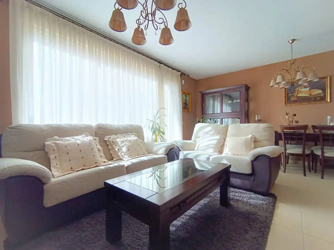 Sala d'estar de Casa o xalet en venda en Burgos amb Calefacció, Jardí privat i Parquet