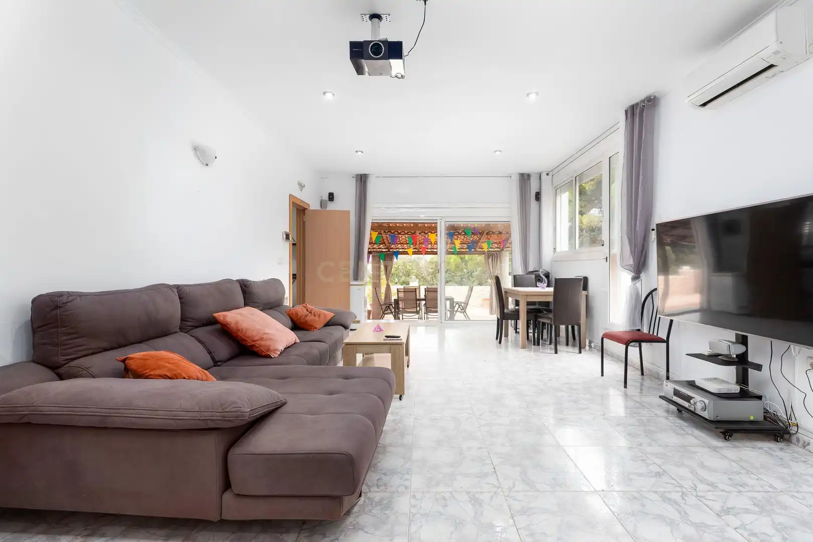 Sala de estar de Casa o chalet en venta en Lliçà d'Amunt con Aire acondicionado, Microondas y TV