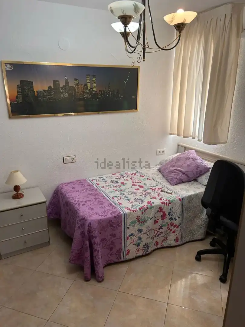 Habitación de Piso de alquiler en Granada con Aire acondicionado, Calefacción y Amueblado