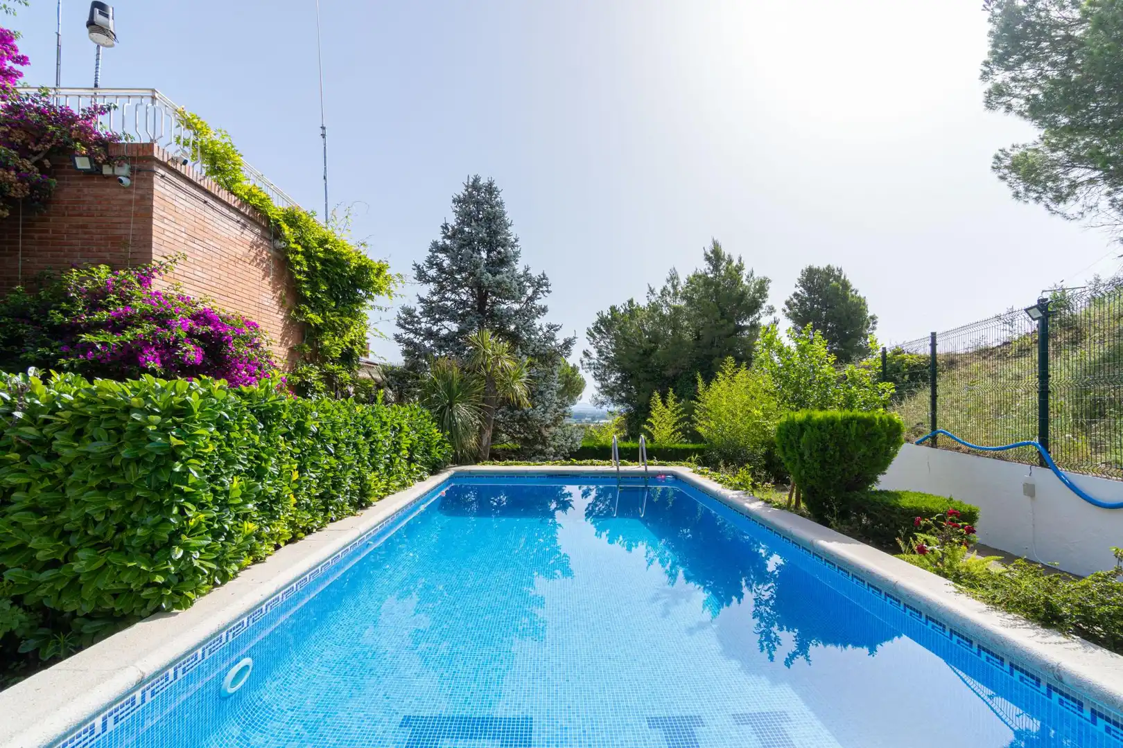 Piscina de Casa o chalet en venta en Figueres con Aire acondicionado, Calefacción y Jardín privado