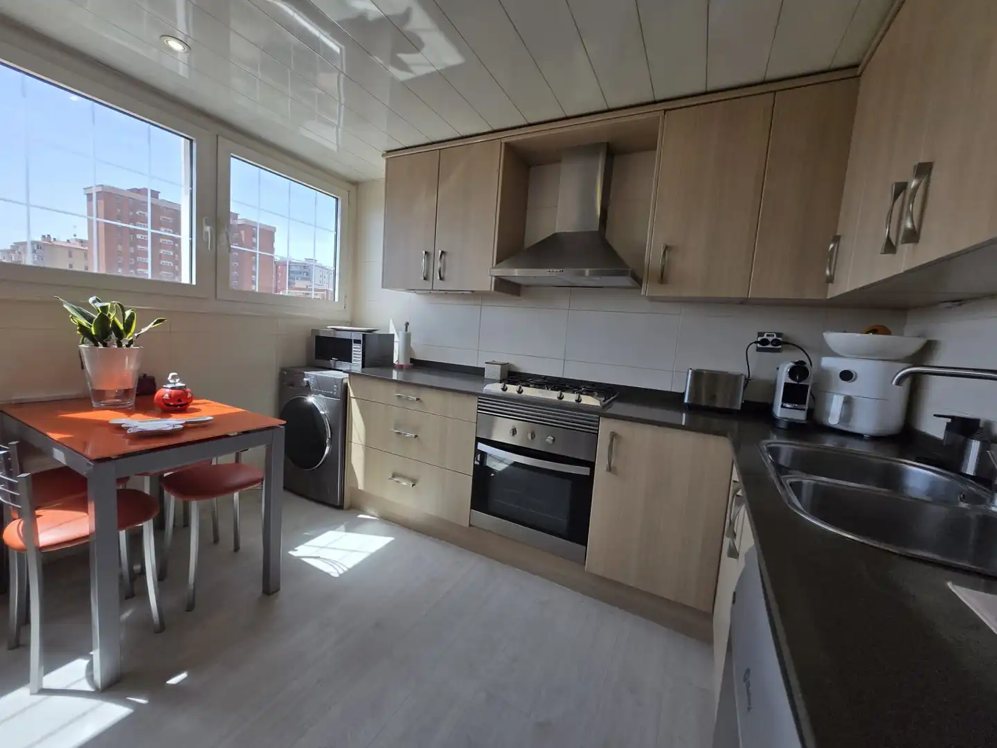 Cocina de Ático en venta en L'Hospitalet de Llobregat con Aire acondicionado, Terraza y Amueblado