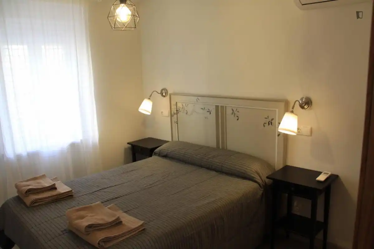 Schlafzimmer von Wohnungen zur Miete in Madrid mit Klimaanlage, Heizung und Möbliert