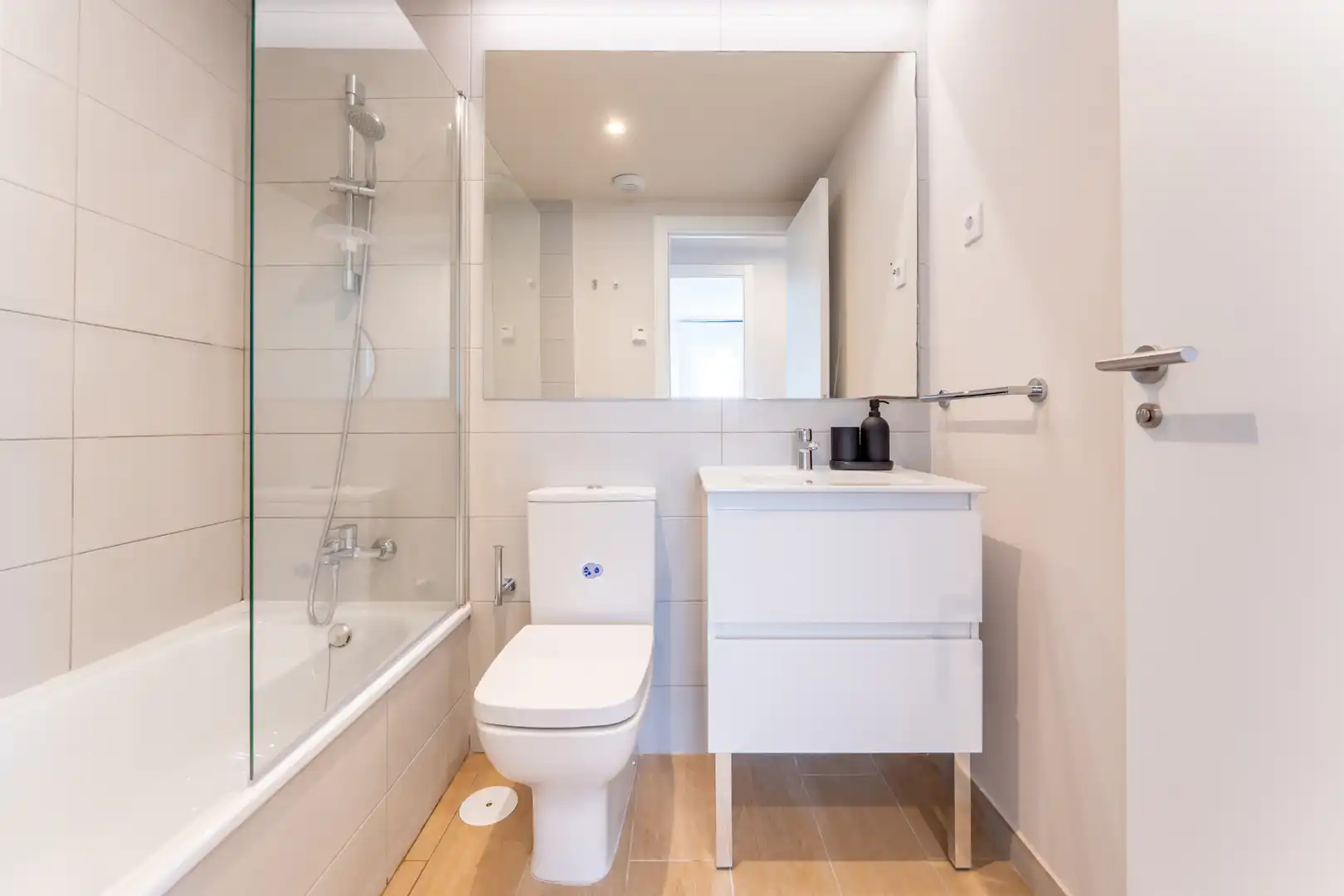 Bathroom of Flat for rent in Alcalá de Henares  with Air Conditioner, Private garden and Terrace