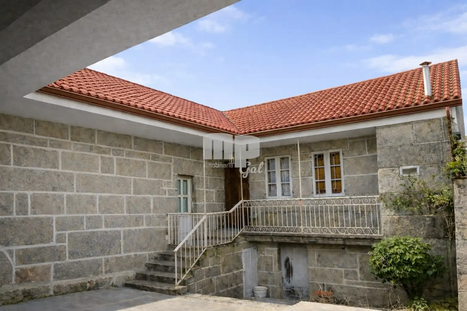Casa rústica amb jardí en venda a Camiño Rial