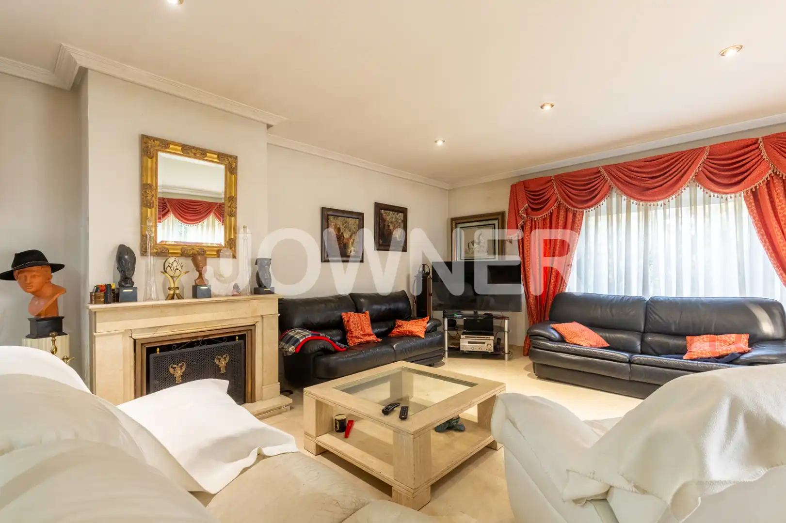 Sala d'estar de Casa o xalet en venda en Las Rozas de Madrid amb Aire condicionat, Calefacció i Jardí privat