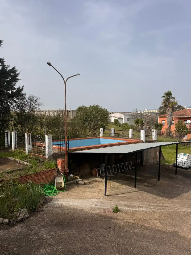 Piscina de Casa o xalet en venda en Mérida amb Aire condicionat, Calefacció i Jardí privat