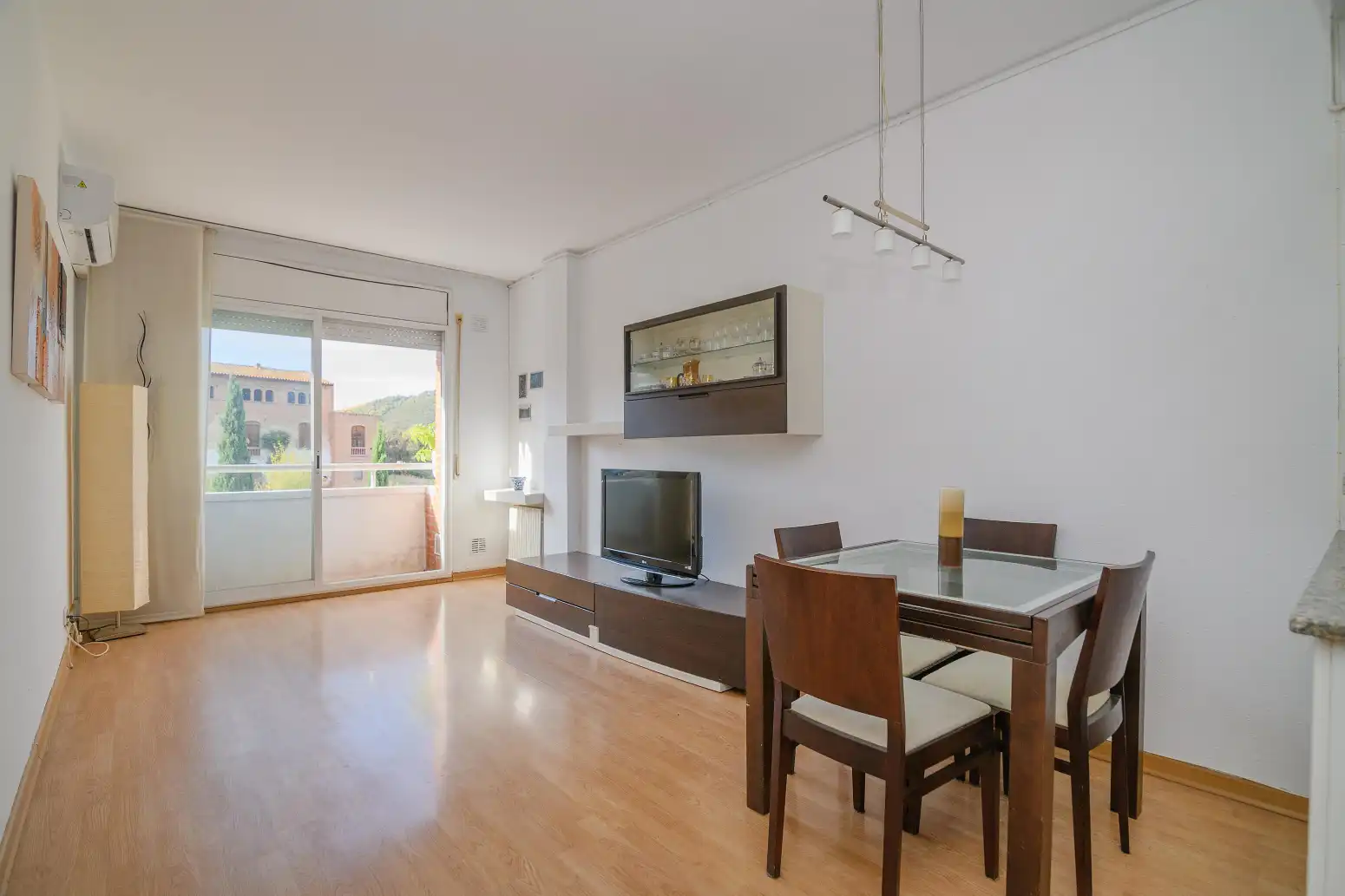 Vista exterior de Piso en venta en Viladecans con Aire acondicionado, Calefacción y Parquet