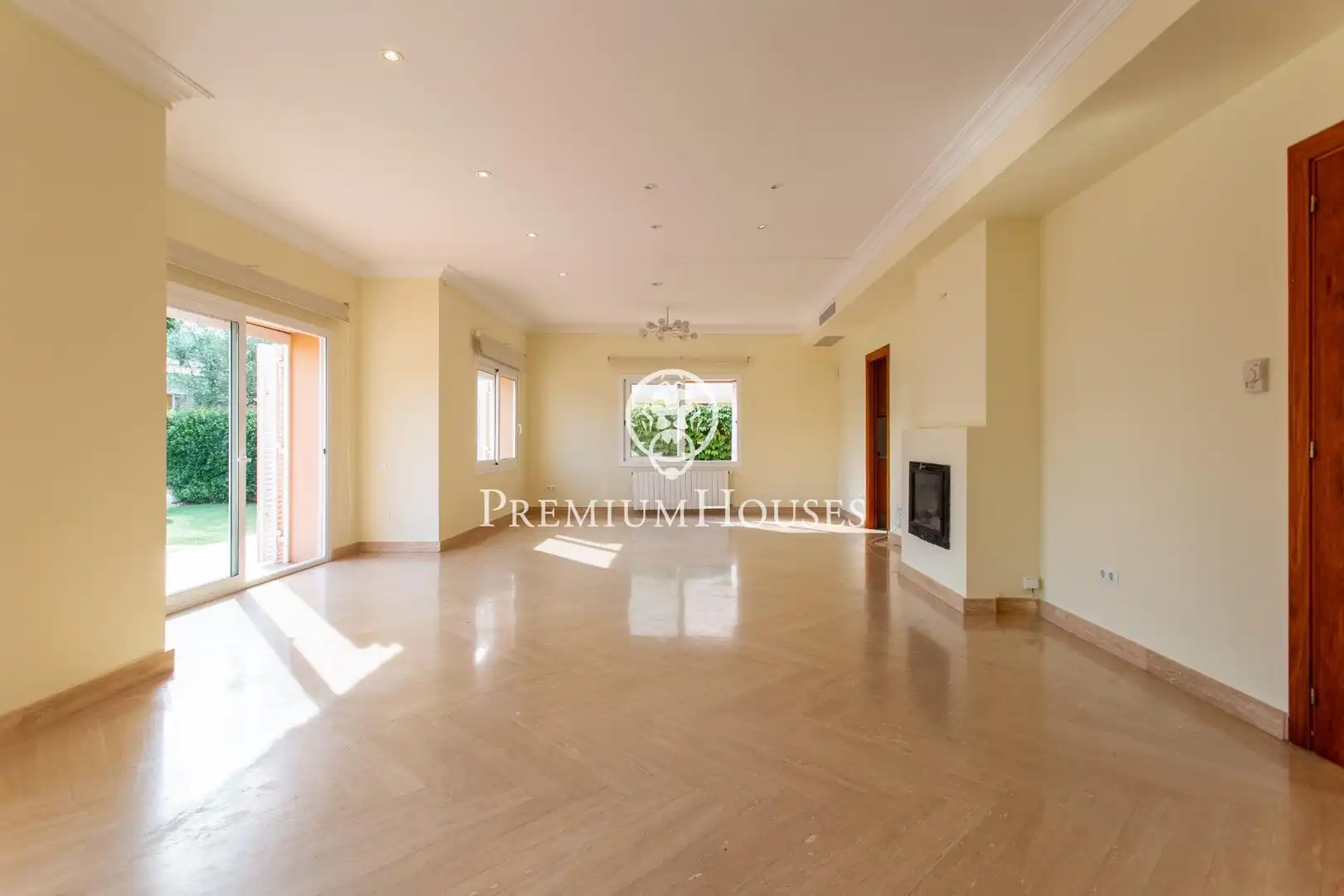 Sala d'estar de Casa o xalet en venda en Vilassar de Dalt amb Calefacció, Jardí privat i Terrassa