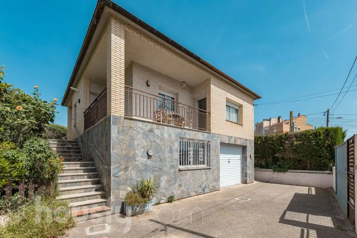 Exterior view of Houses for sale in Sant Vicenç Dels Horts  with Air Conditioner, Heating and Private garden