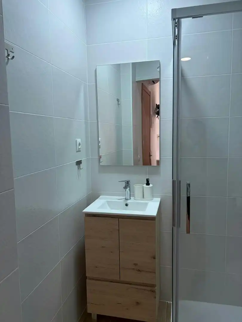 Badezimmer von Wohnung zur Miete in Madrid mit Klimaanlage, Heizung und Waschmaschine