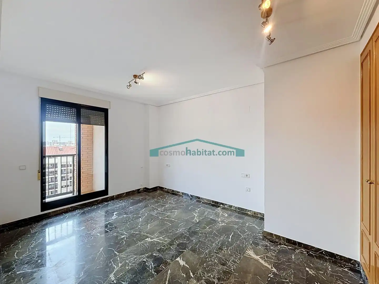 Schlafzimmer von Wohnung zur Miete in Valencia mit Klimaanlage und Terrasse