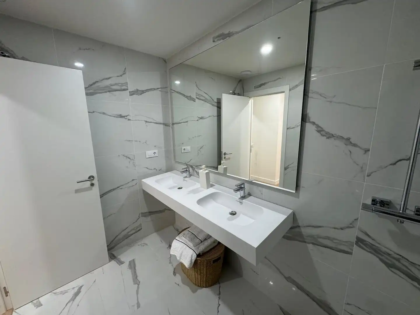 Bathroom of Attic for sale in Málaga  with Air Conditioner, Heating and Terrace