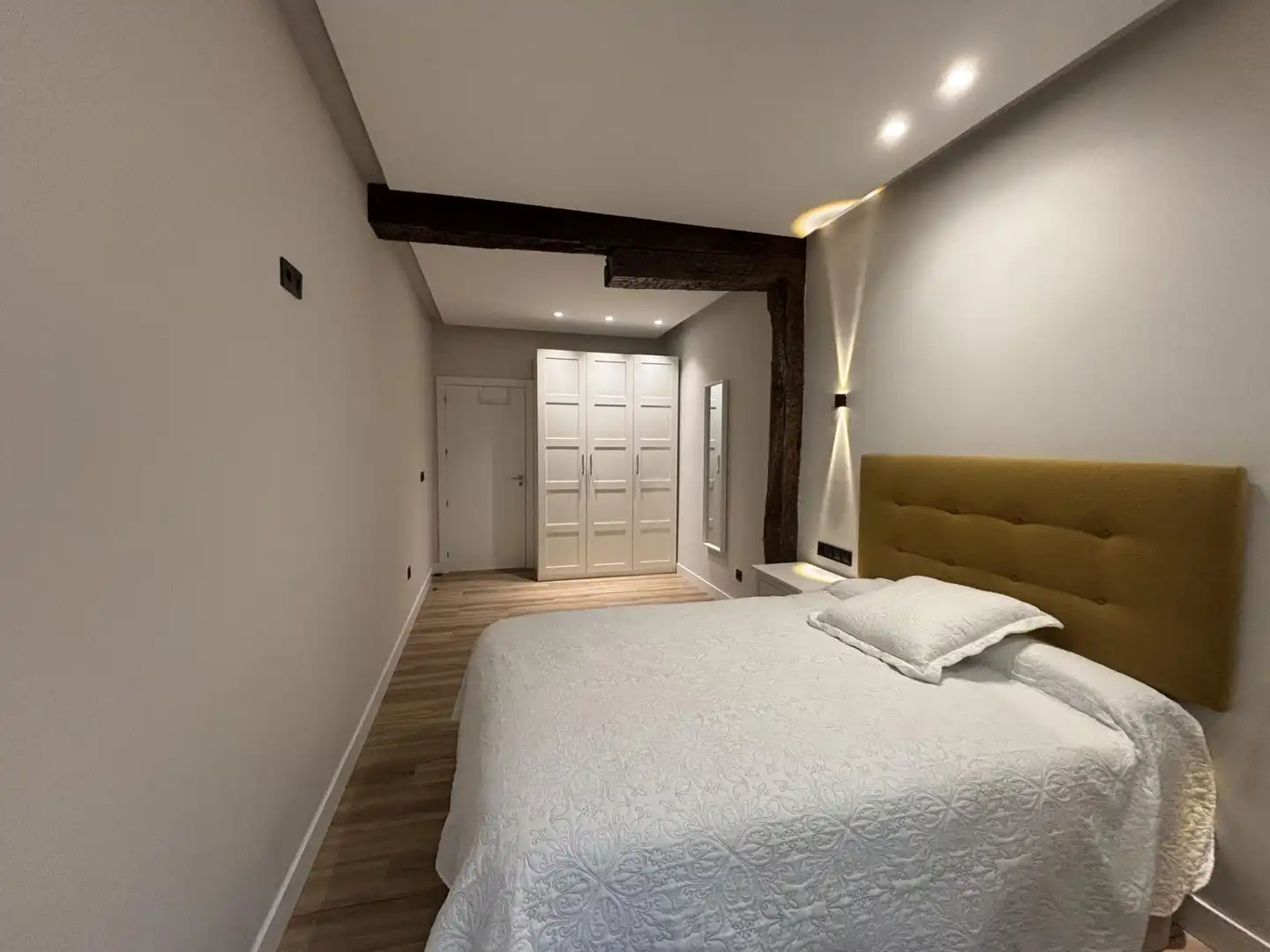 Habitación de Piso de alquiler en Bilbao  con Amueblado y Balcón