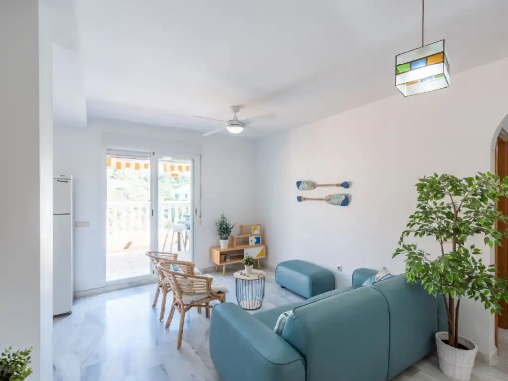 Sala d'estar de Àtic de lloguer en Rincón de la Victoria amb Terrassa i Moblat