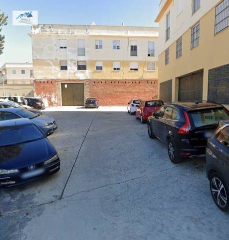 Local comercial en Venta en Calle Clara Campoamor en Marchena