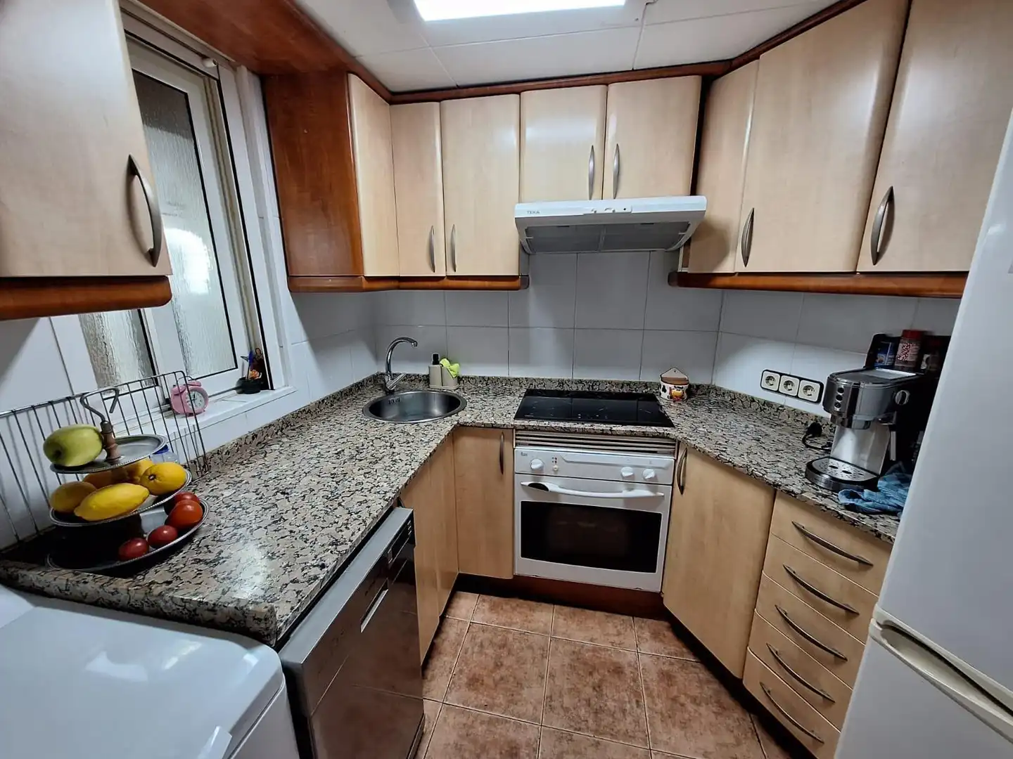 Cocina de Planta baja en venta en L'Hospitalet de Llobregat con Aire acondicionado