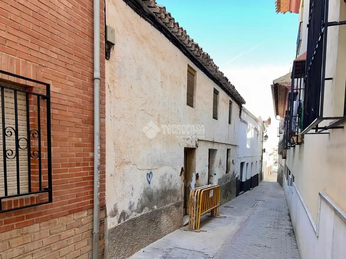 Vista exterior de Casa adosada en venda en La Zubia
