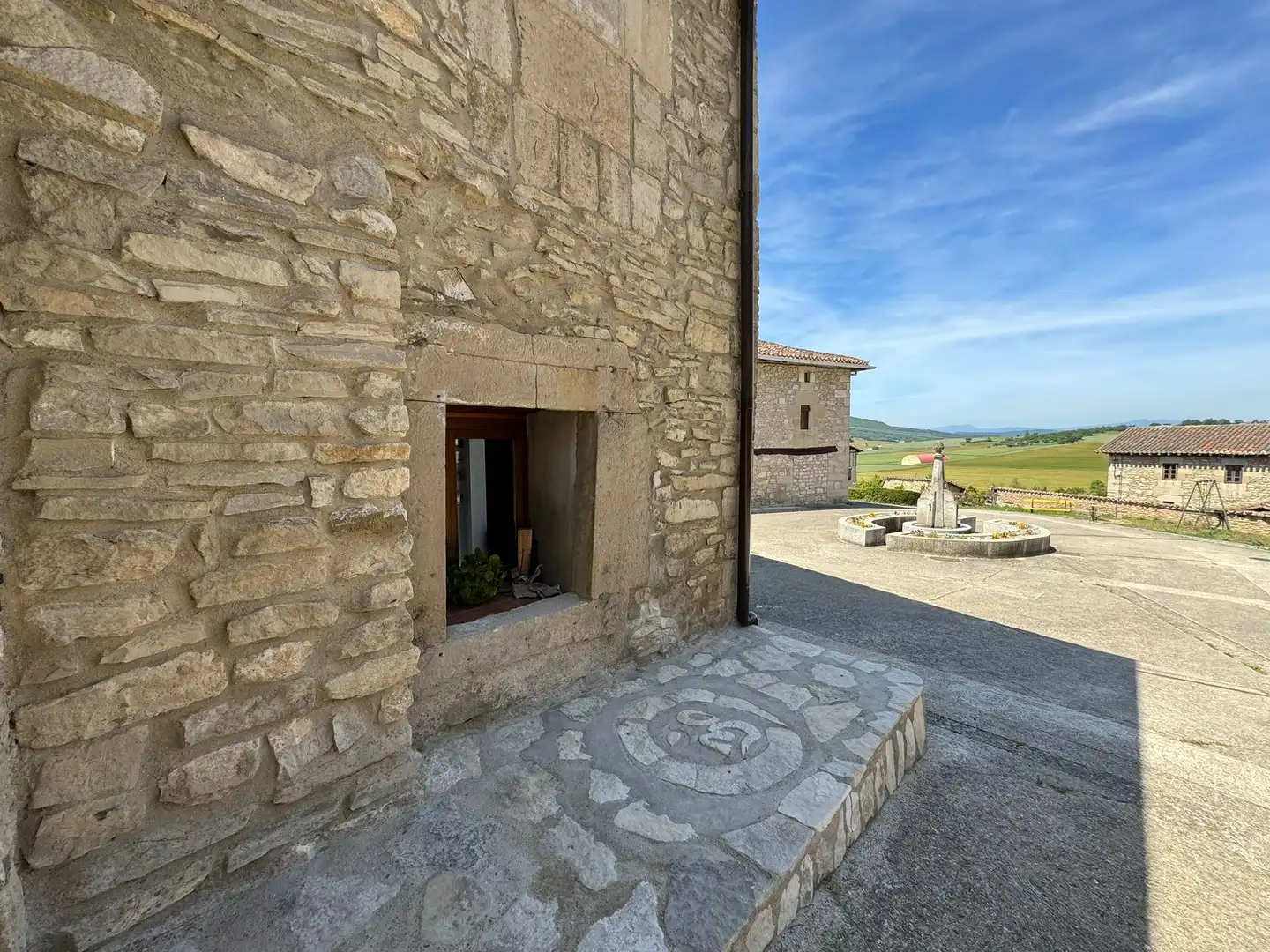 Außenansicht von Country house zum Verkauf in Condado de Treviño mit Möbliert
