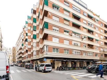 Vista exterior de Pis en venda en  Granada Capital amb Terrassa i Balcó