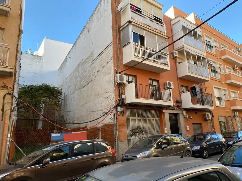 Wohnbaugrundstück zum Verkauf in Calle Cortegana, imagen 3