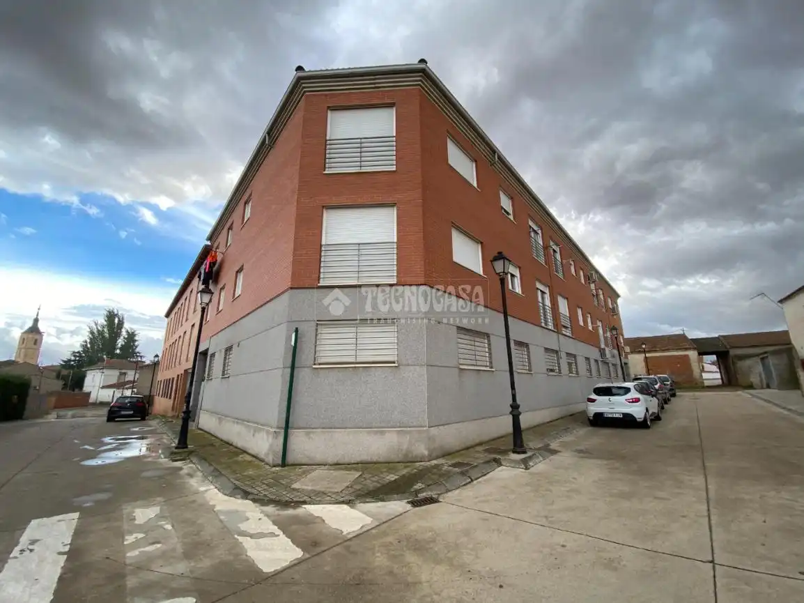 Vista exterior de Piso en venta en Yunquera de Henares con Calefacción