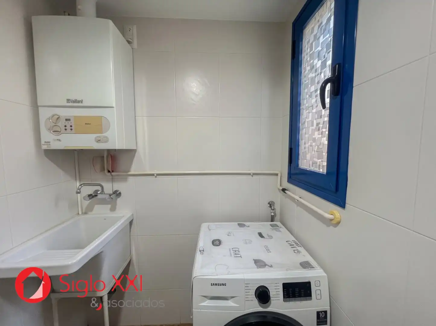 Kitchen of Flat for sale in Madrigal 