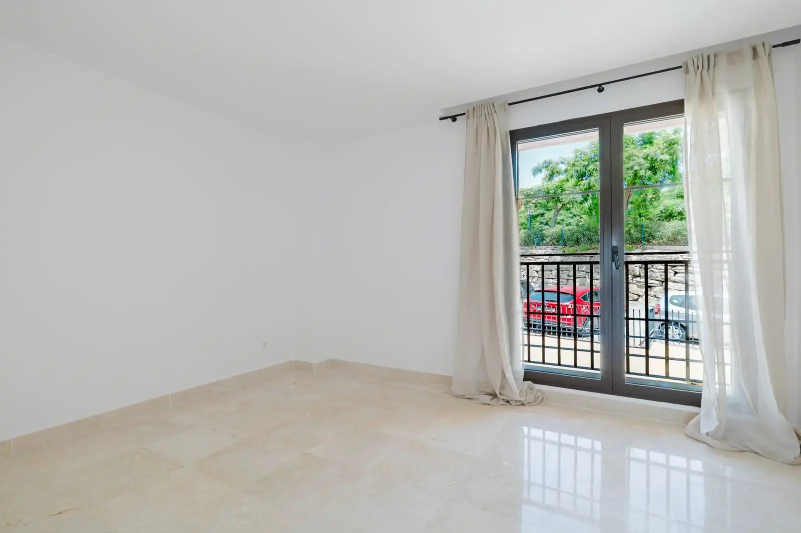 Bedroom of Flat for sale in Benahavís  with Air Conditioner, Terrace and Alarm