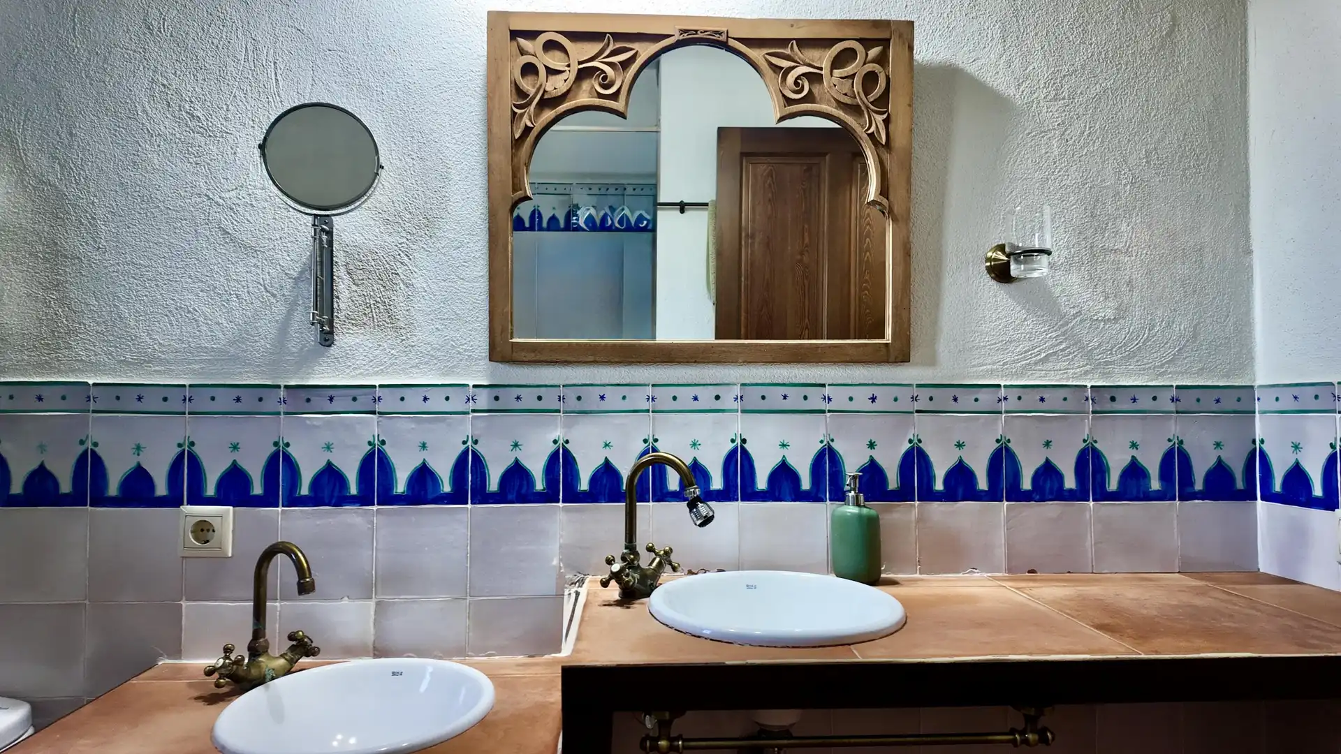 Baño de Finca rústica en venta en Santaella con Aire acondicionado, Jardín privado y Terraza