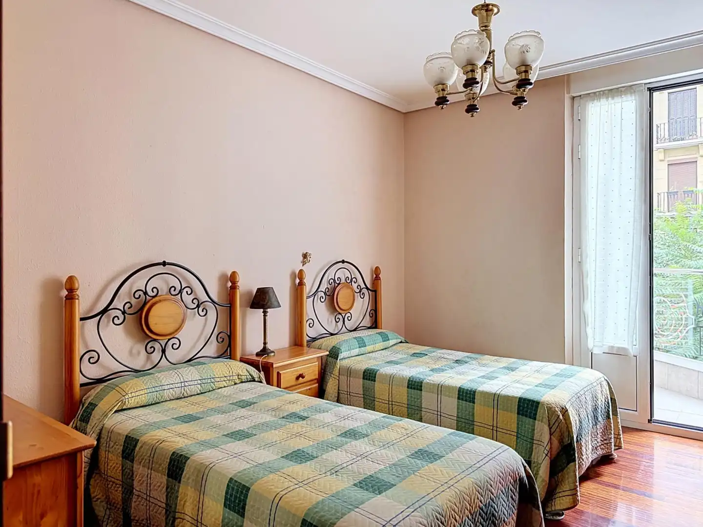 Habitación de Piso en venta en Donostia - San Sebastián  con Calefacción y Balcón