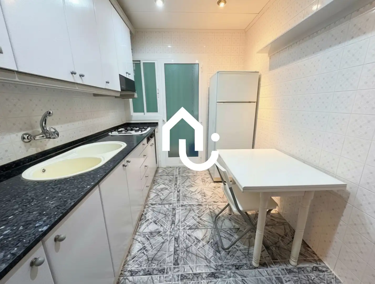 Cocina de Piso en venta en Santa Coloma de Gramenet con Terraza