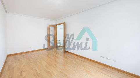 Foto 3 de Pis de lloguer a Gutiérrez Herrero, Versalles, Avilés