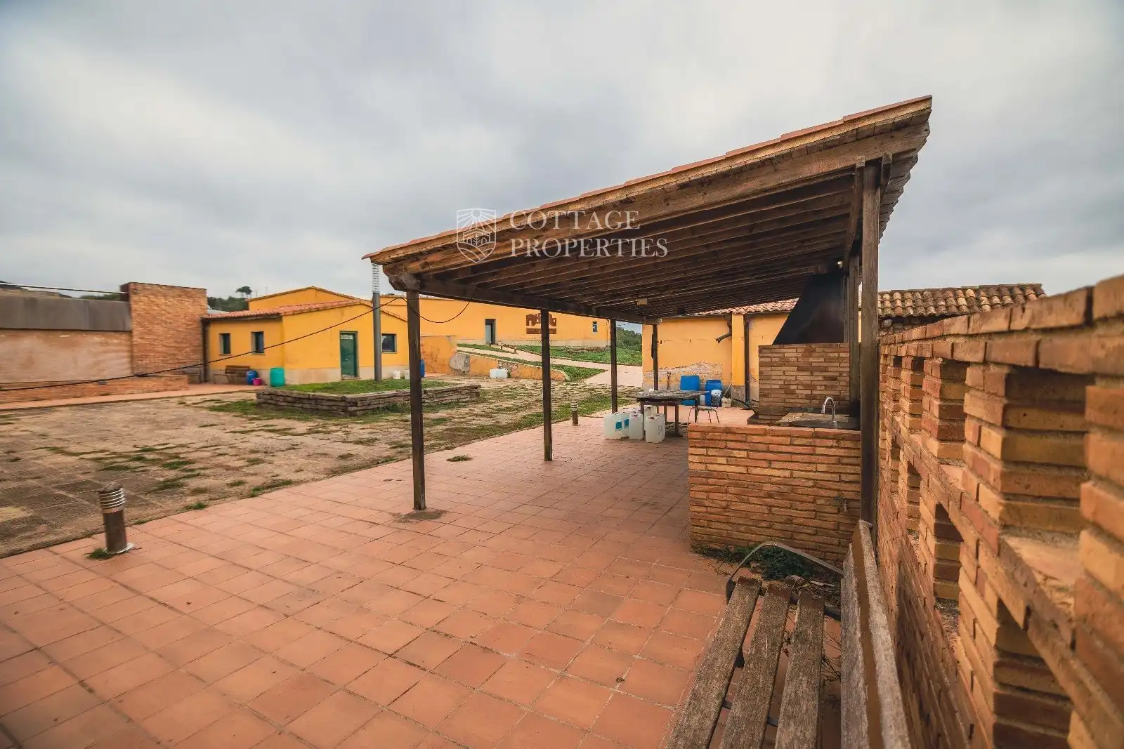 Terrassa de Finca rústica en venda en Sant Llorenç Savall amb Calefacció i Piscina