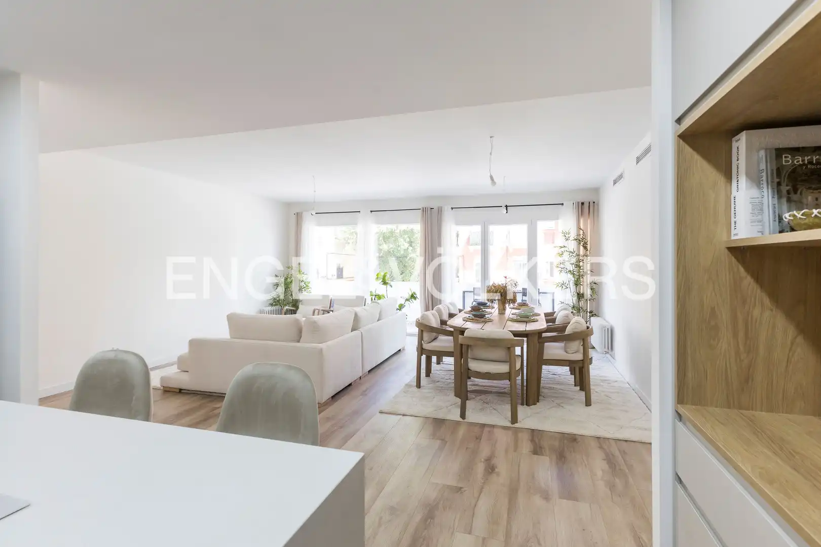 Living room of Flat for sale in Madrid  with Air Conditioner, Heating and Parquet flooring