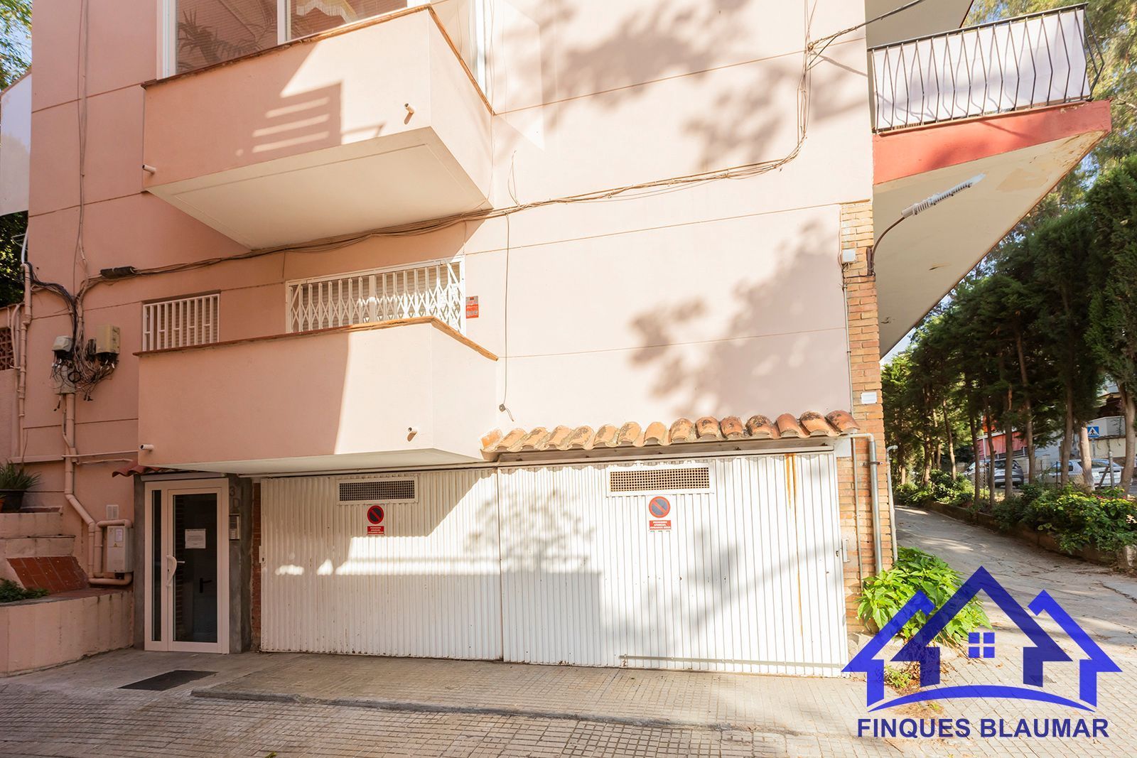 Vista exterior de Pis en venda en Arenys de Mar amb Calefacció i Terrassa