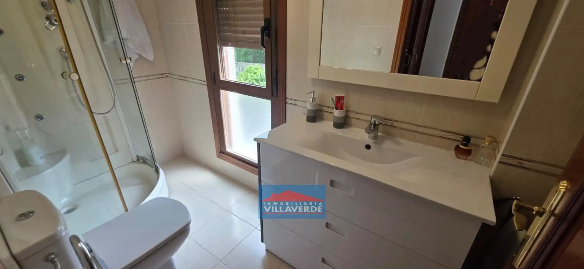 Baño de Casa adosada en venta en Cangas  con Calefacción, Terraza y Trastero