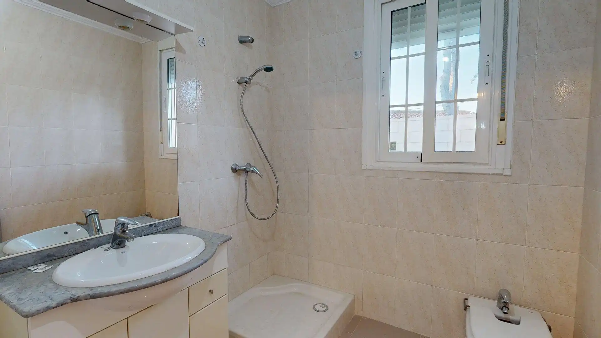 Bathroom of Houses for sale in La Muela