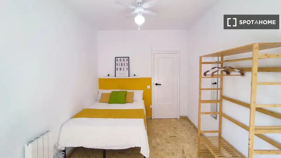 Habitación de Piso de alquiler en Cartagena con Aire acondicionado, Calefacción y Amueblado