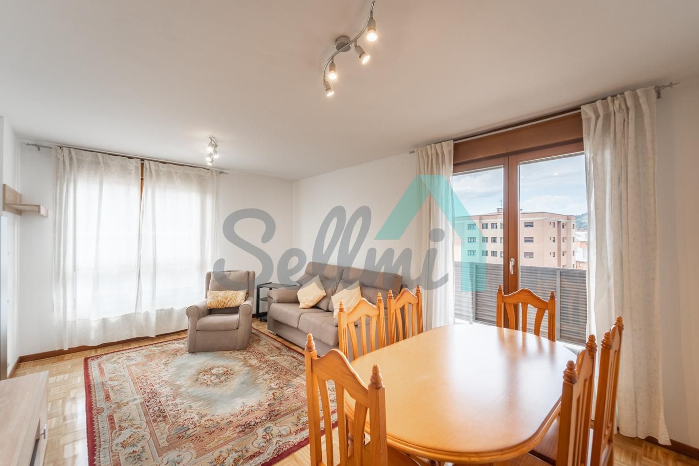 Living room of Flat to rent in Oviedo   with Heating, Parquet flooring and Terrace