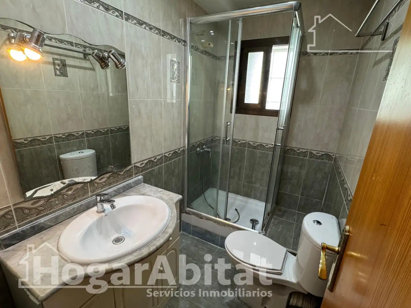 Bathroom of Flat for sale in Sur
